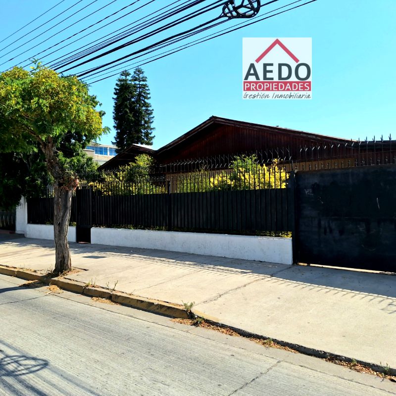 Se  Vende Gran Terreno Urbano con Linda Amplia  y Funcional casa de un piso, aislada, comuna de Quillota, región Valparaíso. Valor: 17.000 UF